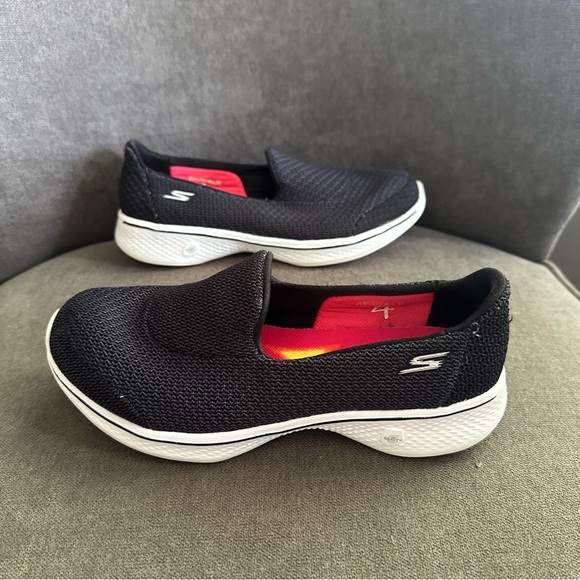 Skechers Slip-On Go Walk Goga Max Shoes Size 7.5 Women’s - Picture 3 of 7